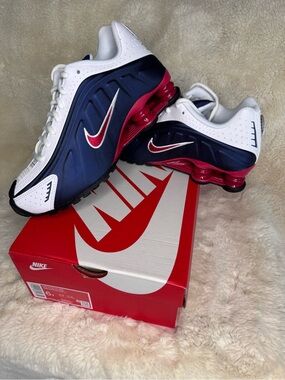 New in Box 🇺🇸 Nike Shox - Size 6Y